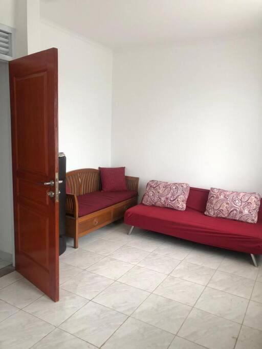 Schones Haus Private Pool & Netflix By Grorental Bandung Exterior foto